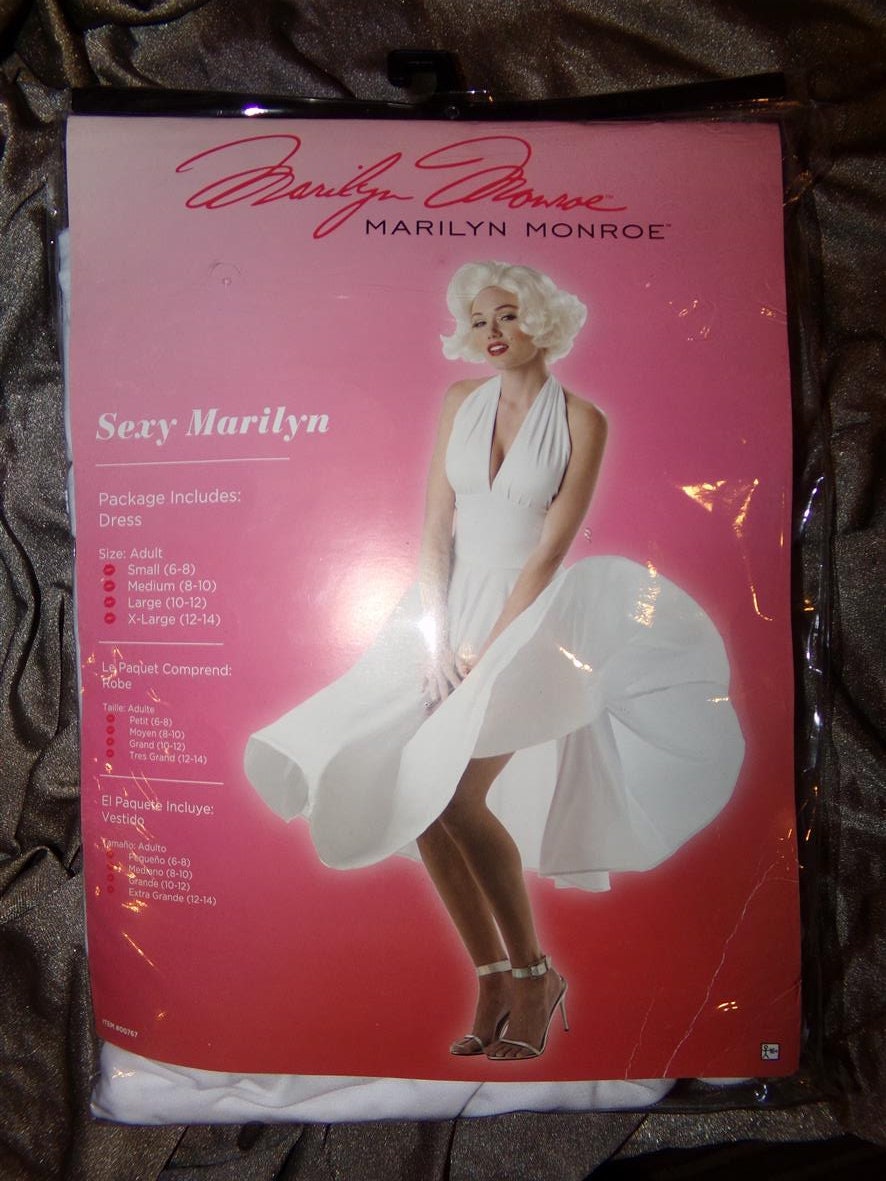 Marilyn Monroe Famous Dress Coplay