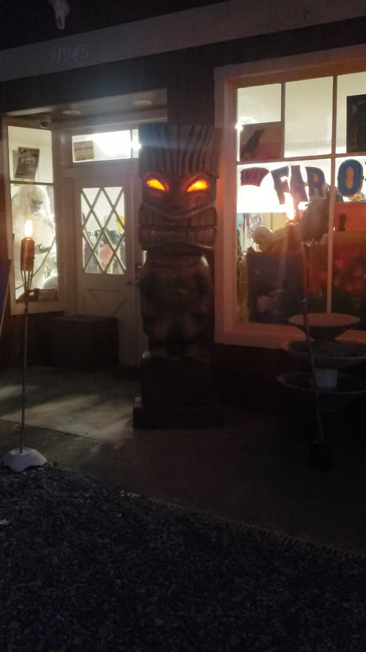 GIANT TIKI